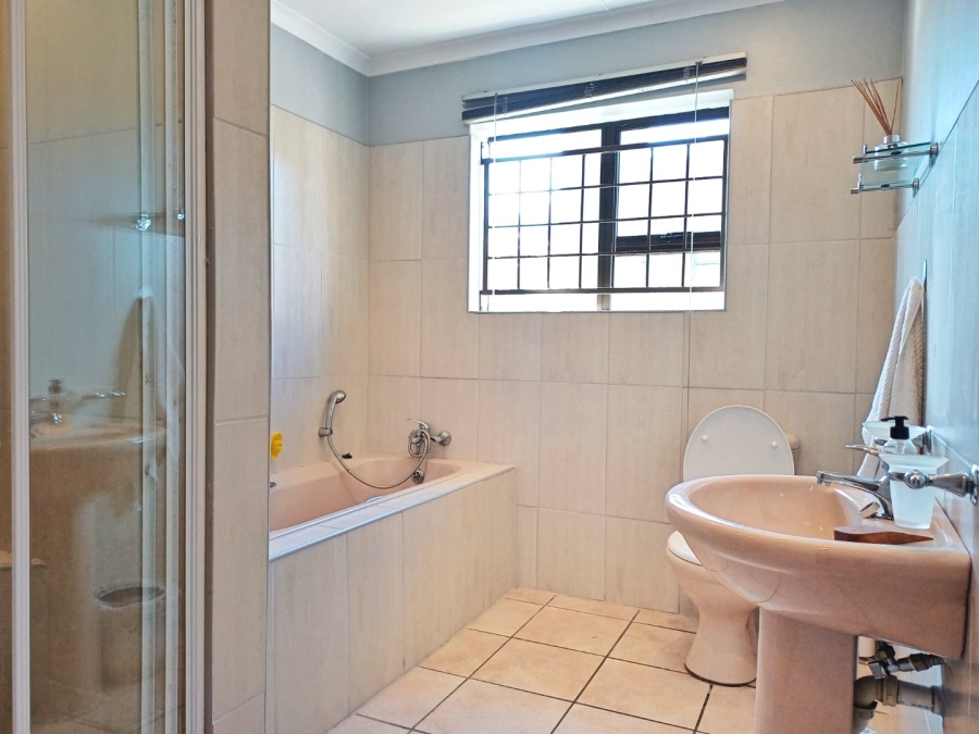 3 Bedroom Property for Sale in Fraaiuitsig Western Cape